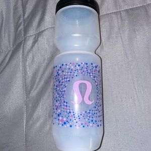 Lululemon water bottle